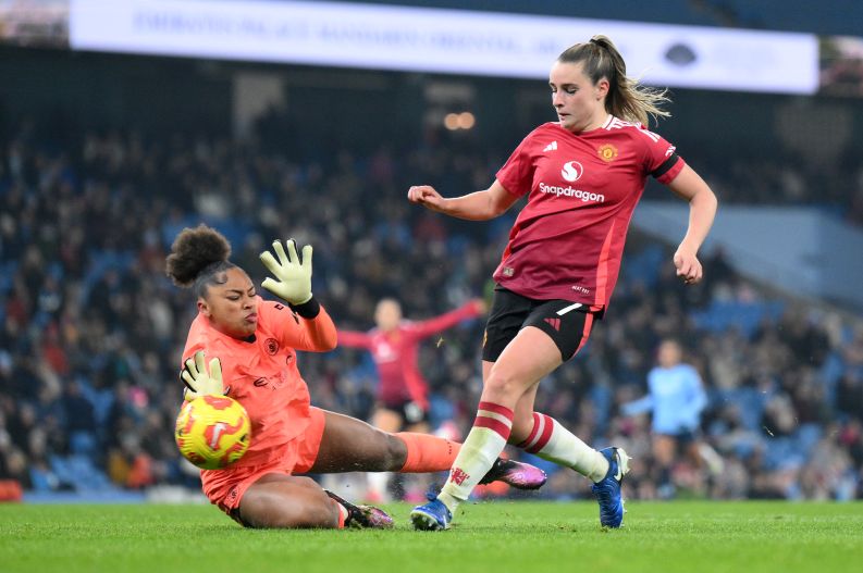 Man Utd Boosted by Potential Ella Toone Return Ahead of Tottenham Clash